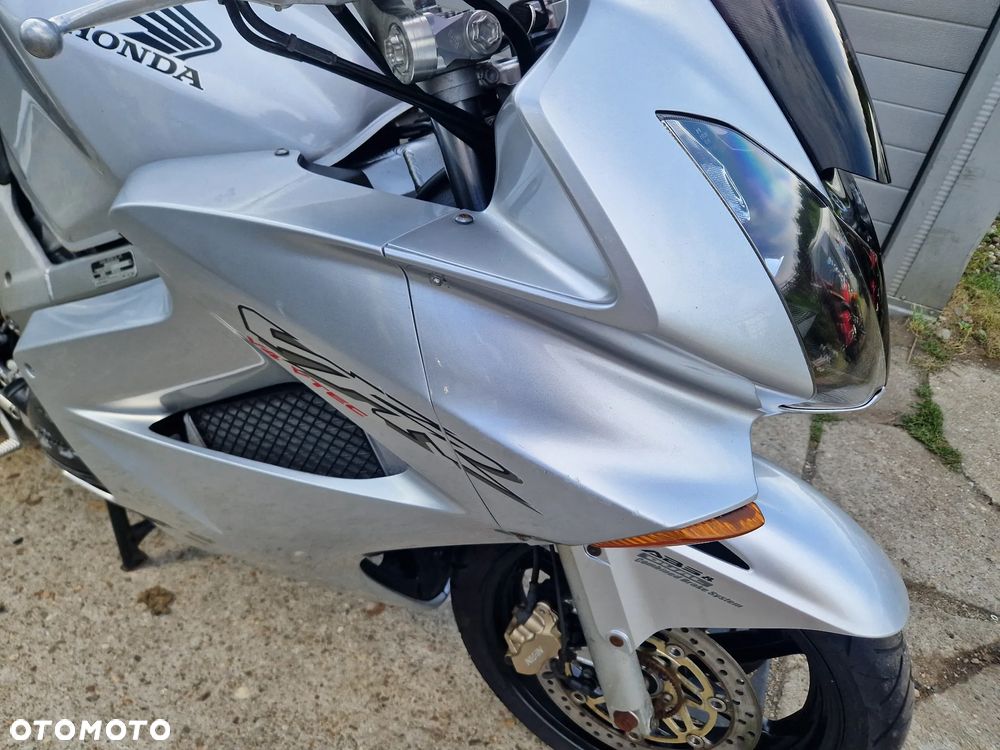 Honda VFR - 16