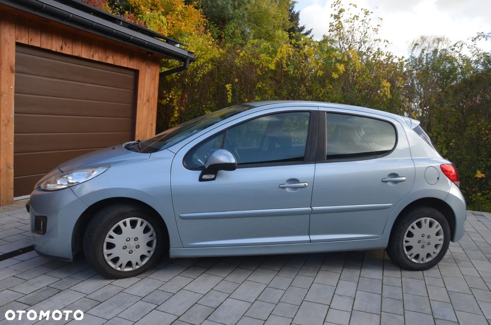 Peugeot 207 2011 photo 2