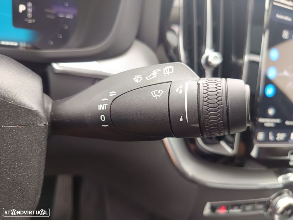 Volvo XC 60 2.0 T6 PHEV Plus Dark AWD - 35