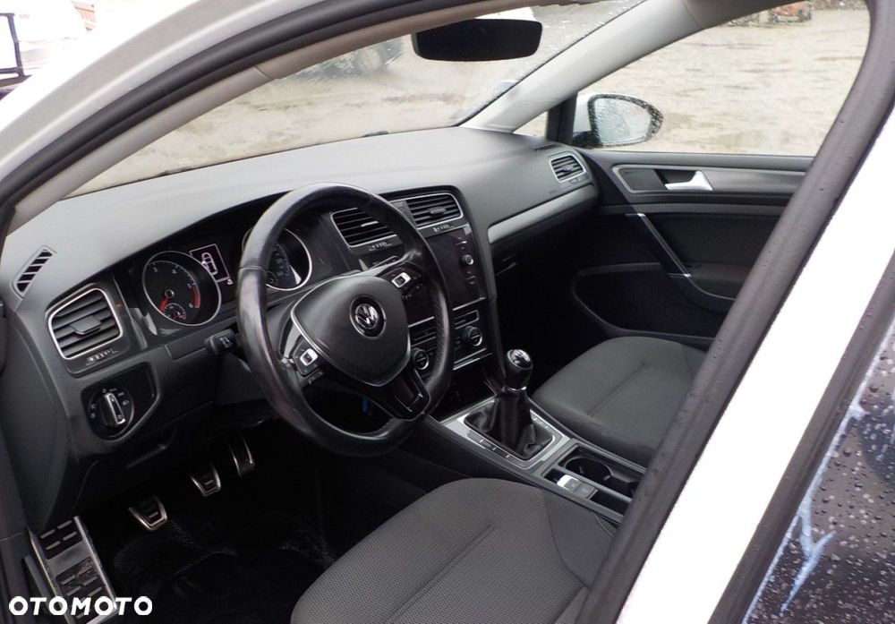 Volkswagen Golf - 23