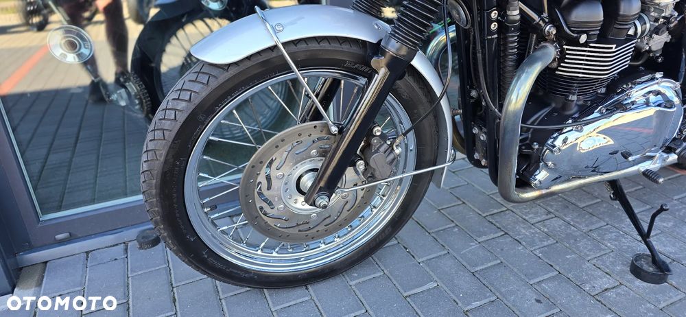Triumph Bonneville - 28
