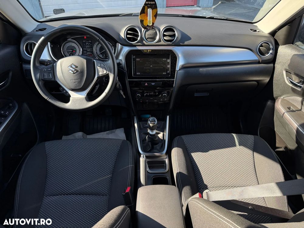 Suzuki Vitara 1.4 Boosterjet MHEV Passion - 13