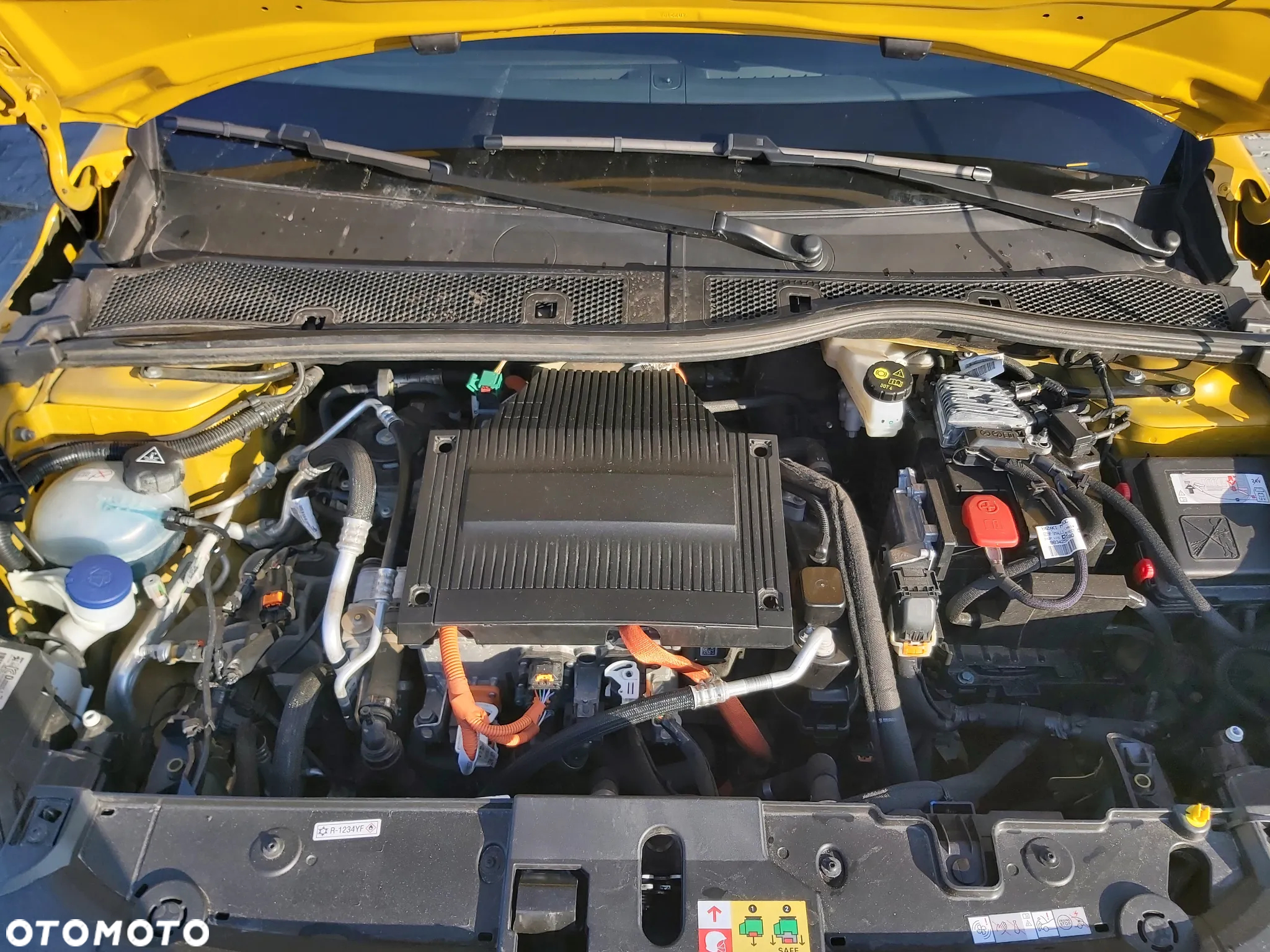 Peugeot 208 e-208 GT - 10