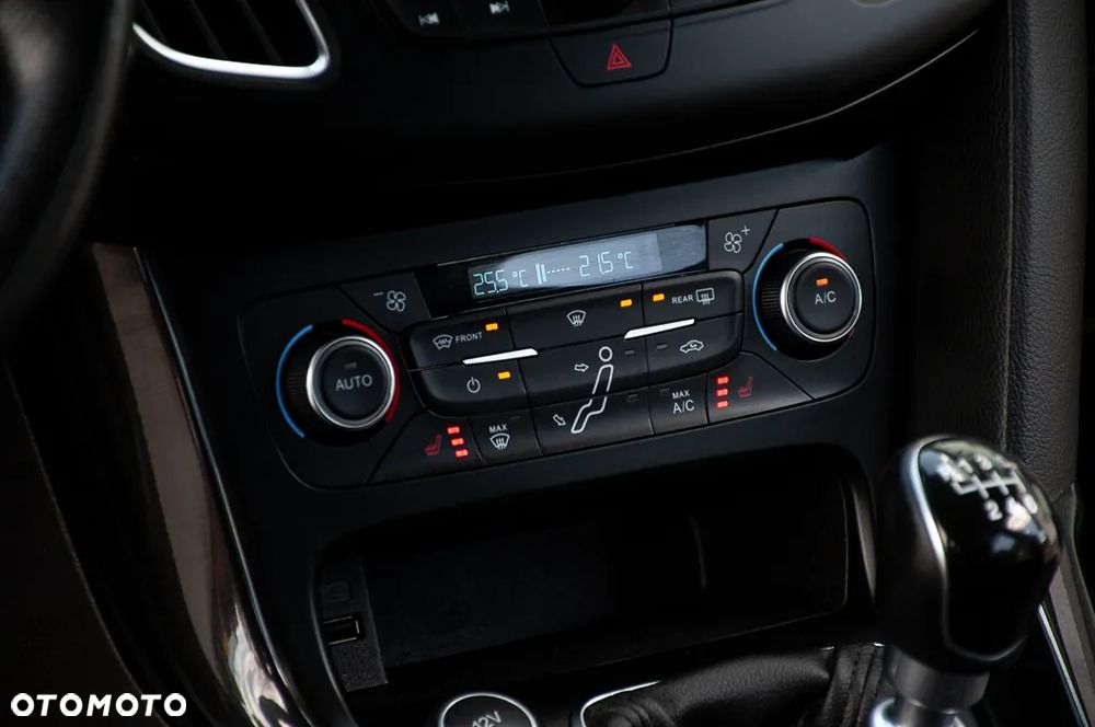 Ford Focus 1.0 EcoBoost STart-Stopp-System TITANIUM - 37