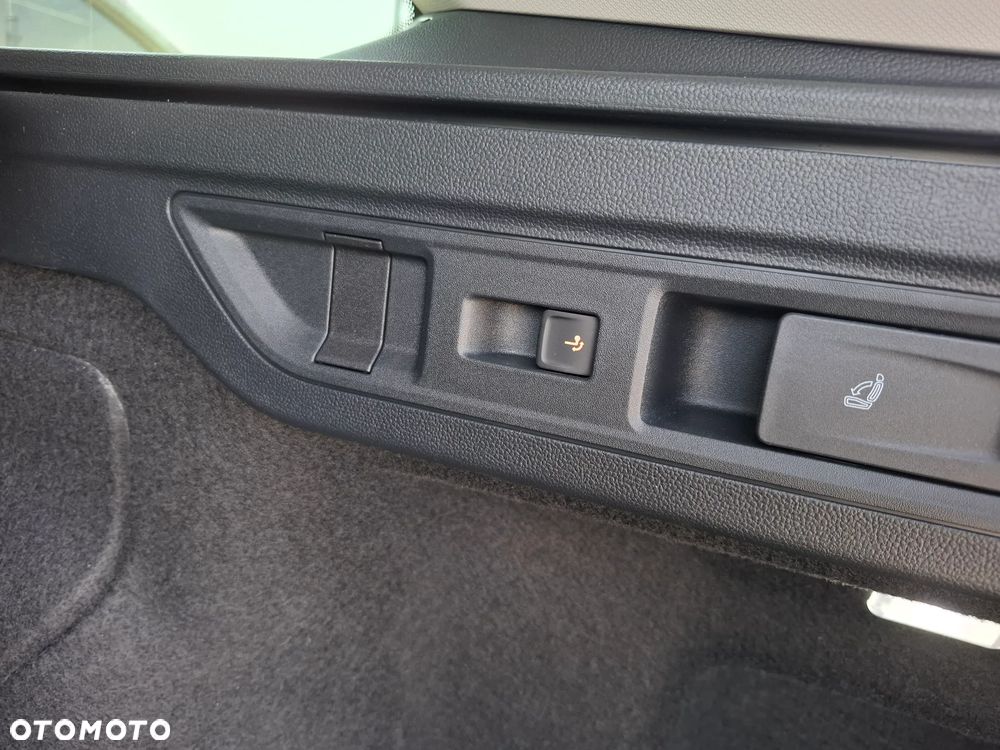 Volkswagen Passat 2.0 TDI SCR DSG Elegance - 16