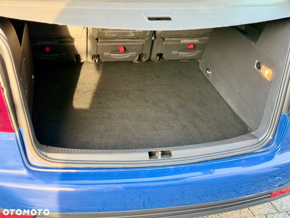 Volkswagen Touran 1.9 TDI Highline - 21