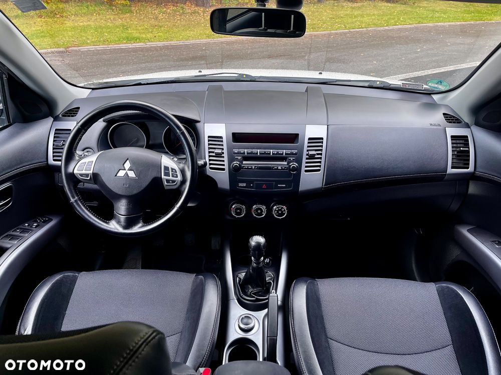 Mitsubishi Outlander 2.0 DI-D 4WD Invite - 28