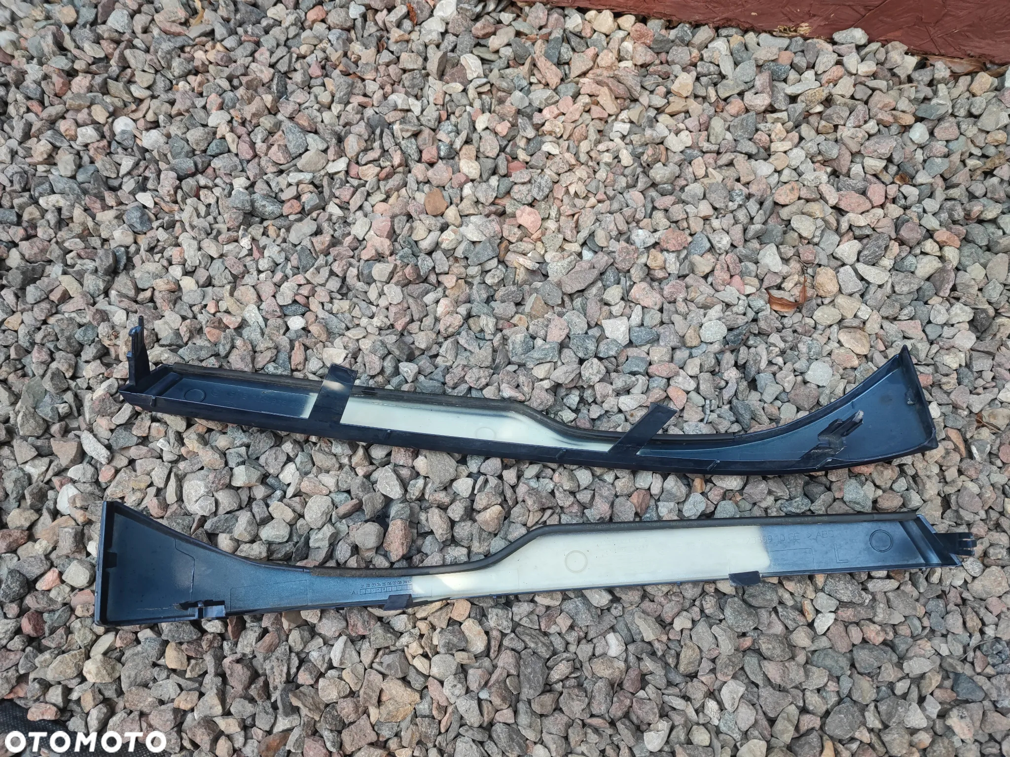 BMW E46 COUPE / CABRIO LIFT ( POLIFT ) ORYGINALNE LISTWY POD LAMPĘ / BLĘDY LAMP LEWA / PRAWA POD ŻARÓWKĘ H7 O NR. 51 13 7 064 326  / 51 13 7 064 325 OEM W KOLORZE A07 MYSTICBLAU METALIC - 9