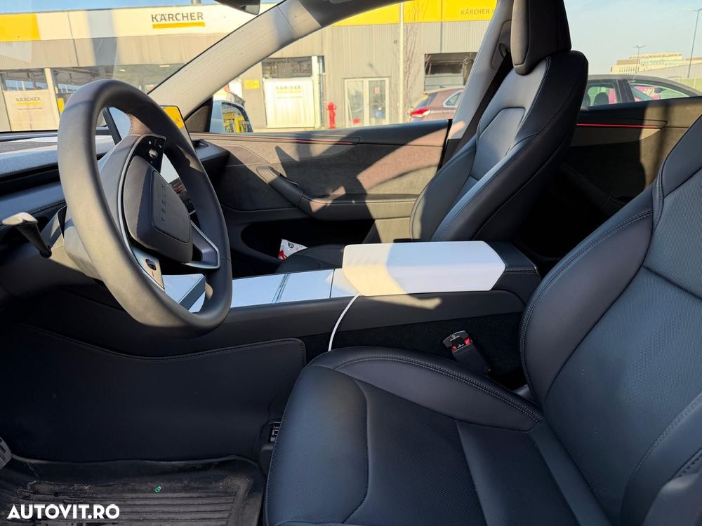 Tesla Model Y - 9