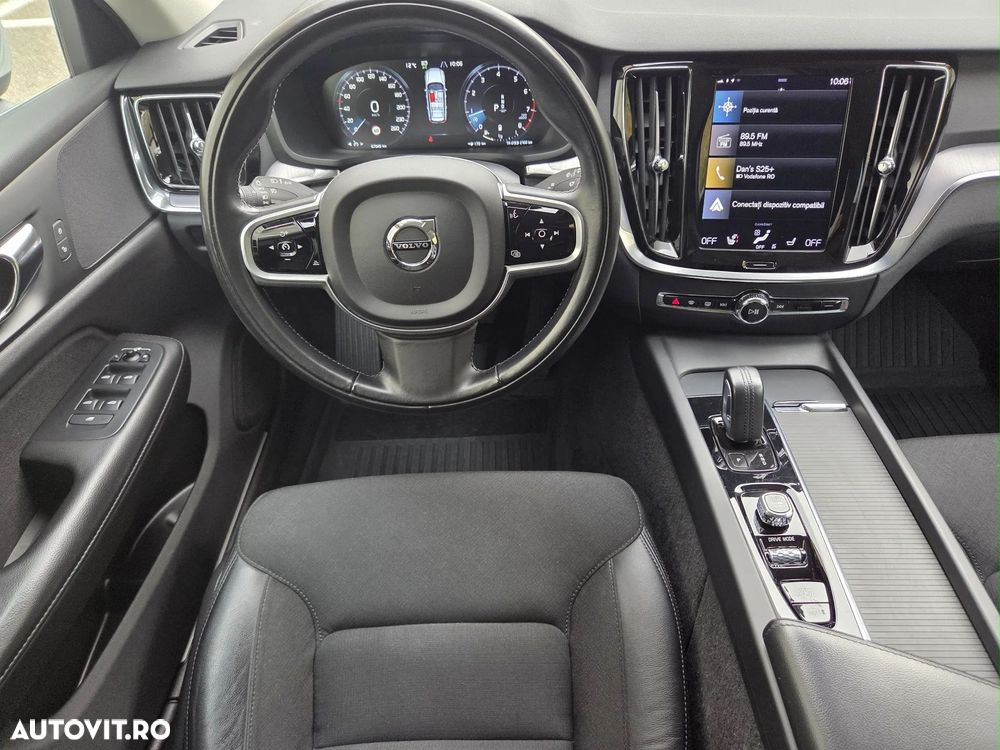 Volvo V60 B4 MHEV AT8 FWD Momentum Pro - 23