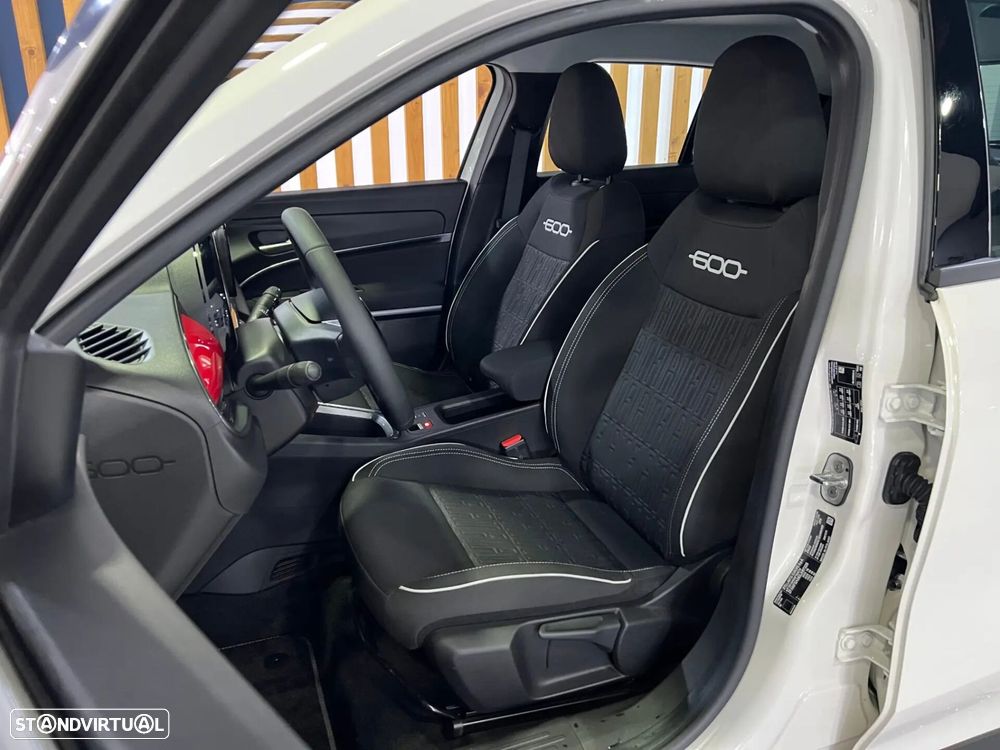 Fiat 600e 54 kWh (RED) - 12