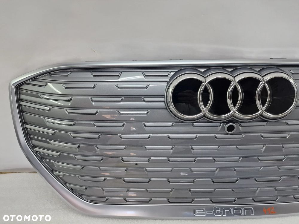AUDI E-TRON Q4 89A 21- ATRAPA / GRILL PRZEDNI PRZÓD ZE ZNACZKIEM POD RADAR + KAMERA , NR 89A853653A / 89A853651A , NR AUKCJI GL412 - 4