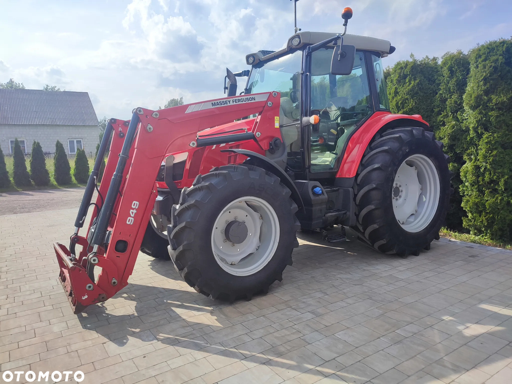 Massey Ferguson 5611 z ladowaczem - 6