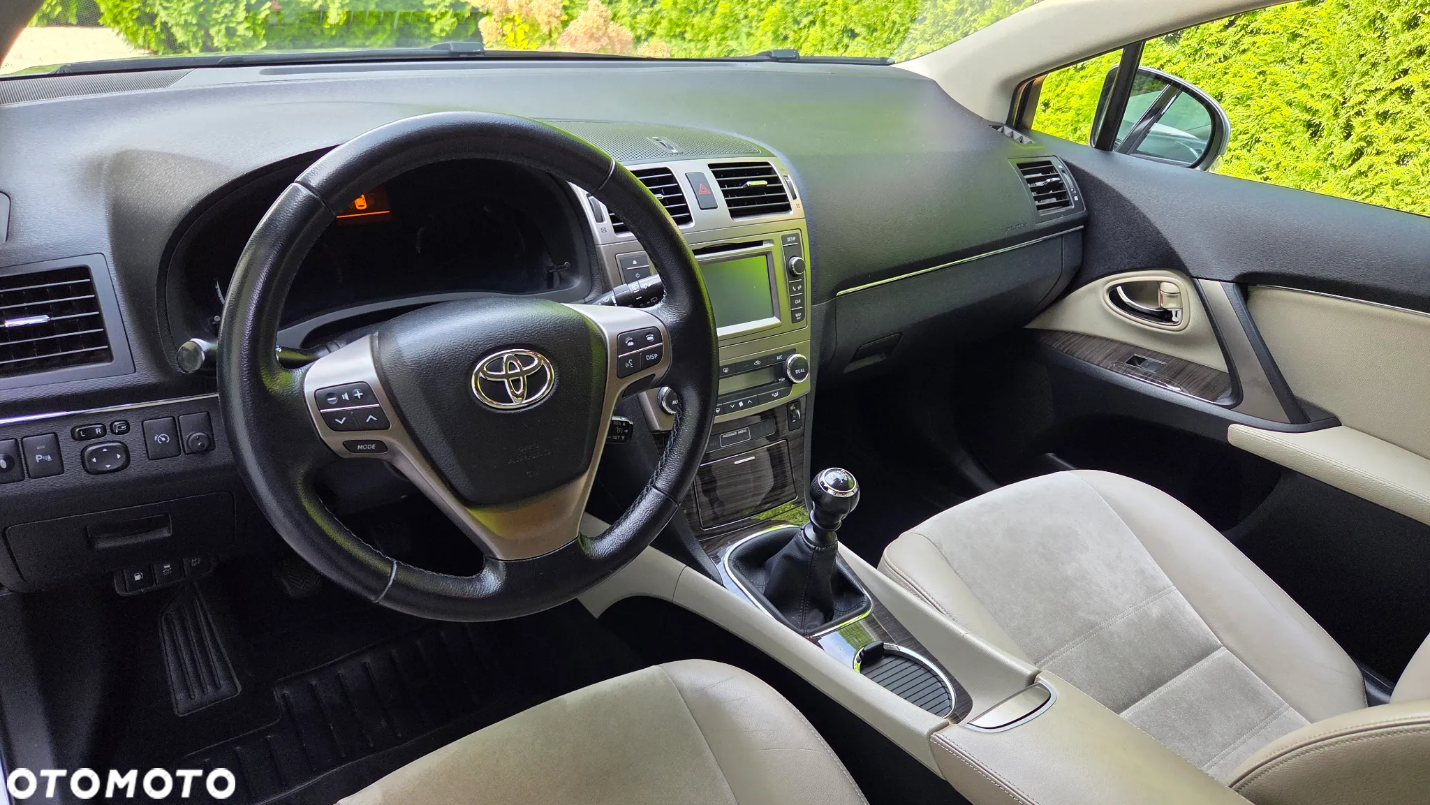 Toyota Avensis 2.0 D-4D Premium - 18