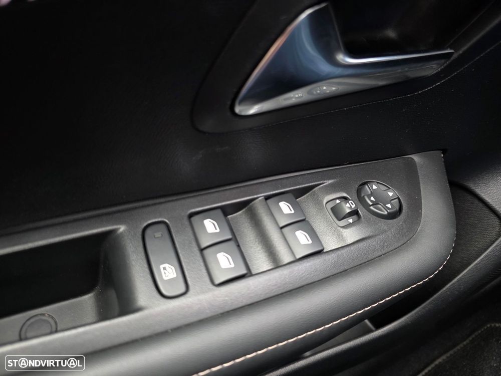 Peugeot 208 1.2 PureTech Allure Pack - 18