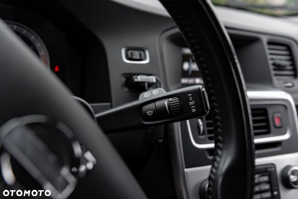 Volvo V60 T5 R-Design - 35