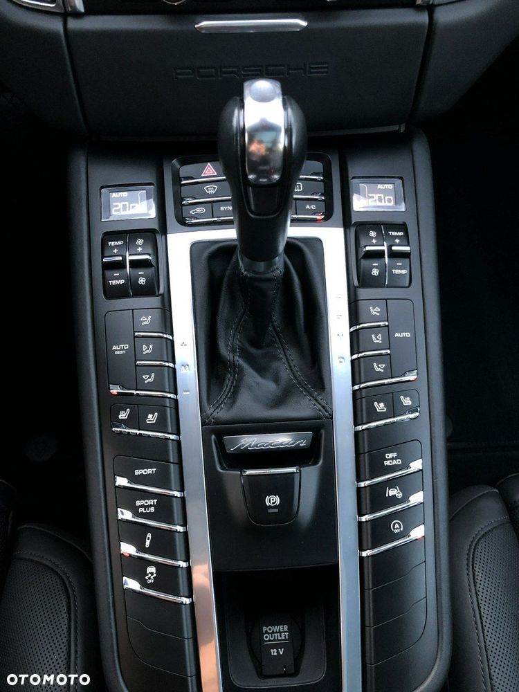 Porsche Macan - 24