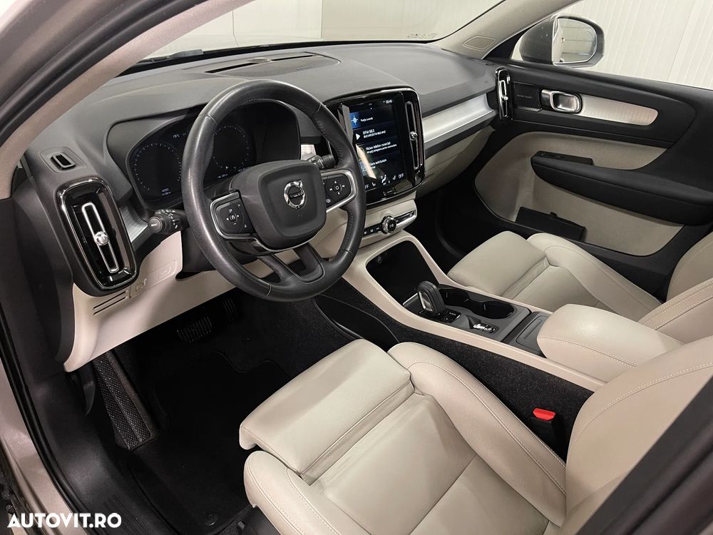 Volvo XC 40 B4 AT8 AWD Mild Hybrid Momentum Pro - 6