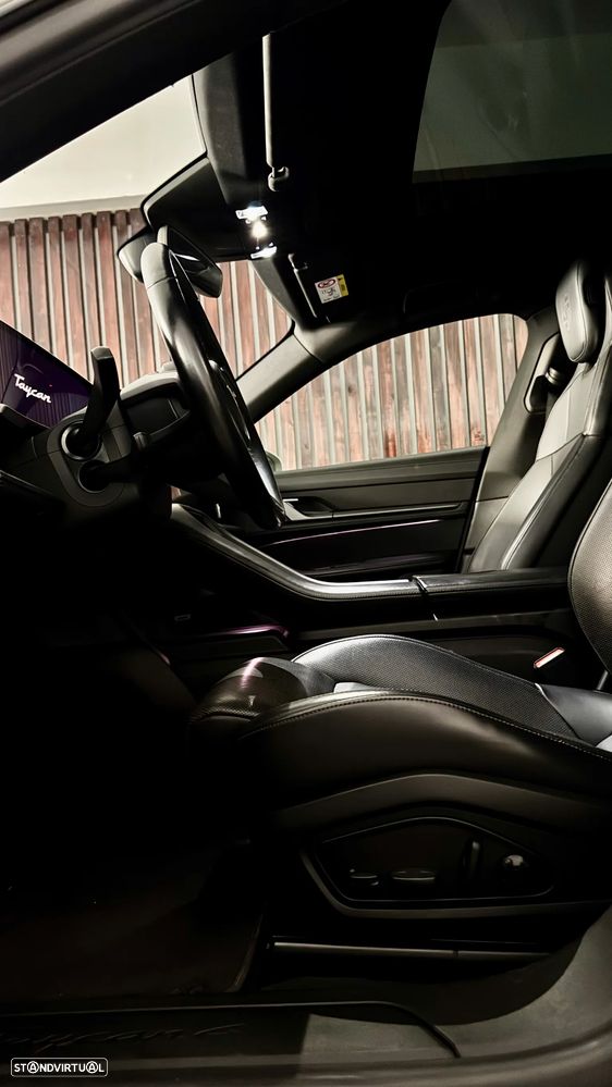 Porsche Taycan Cross Turismo 4 - 16