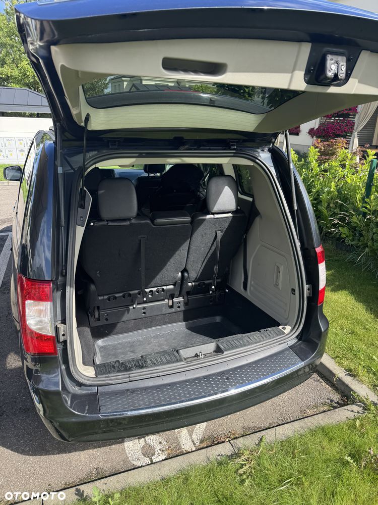 Chrysler Town & Country 3.6 Limited - 35