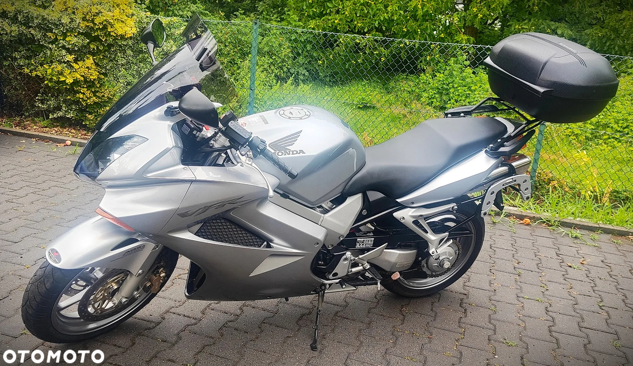Honda VFR - 13