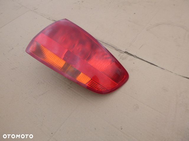 LAMPA PRAWY TYŁ PRAWA TYLNA AUDI A3 8P 5D - 13