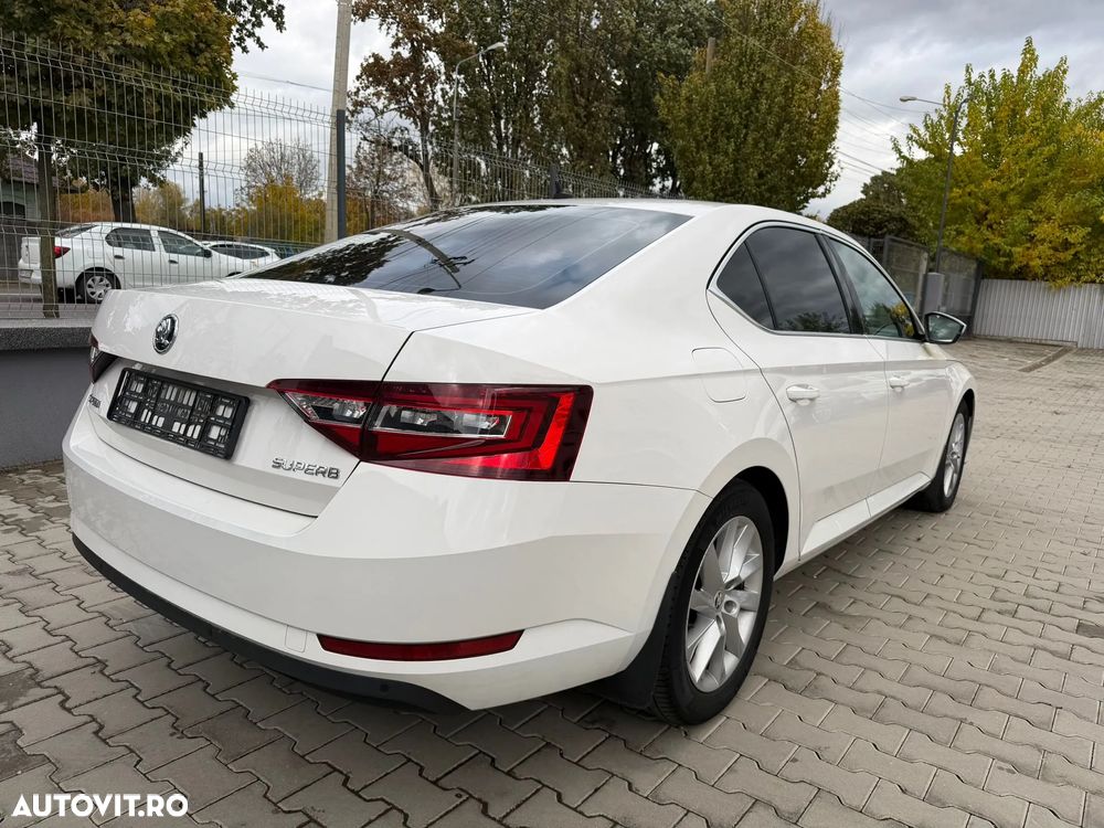 Skoda Superb 2.0 TDI DSG Style - 4