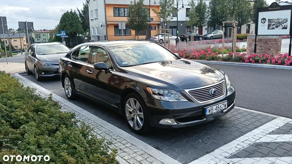 Lexus LS 600h L Prestige - 13