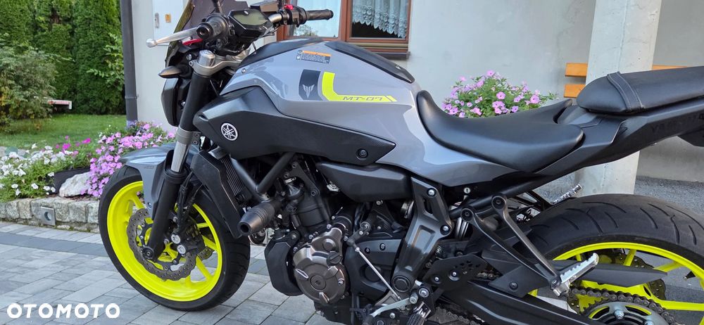Yamaha MT - 17