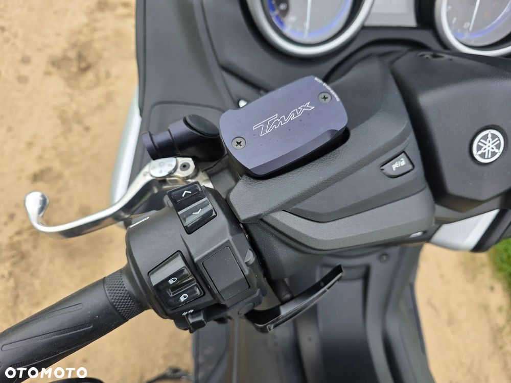 Yamaha Tmax - 16