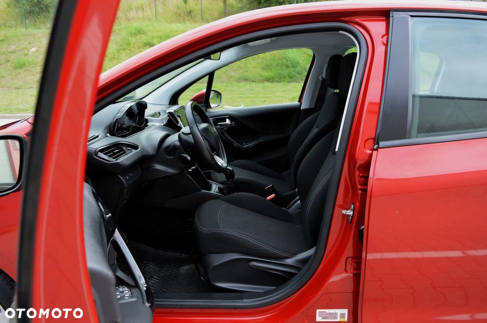 Peugeot 208 1.2 PureTech Allure - 6