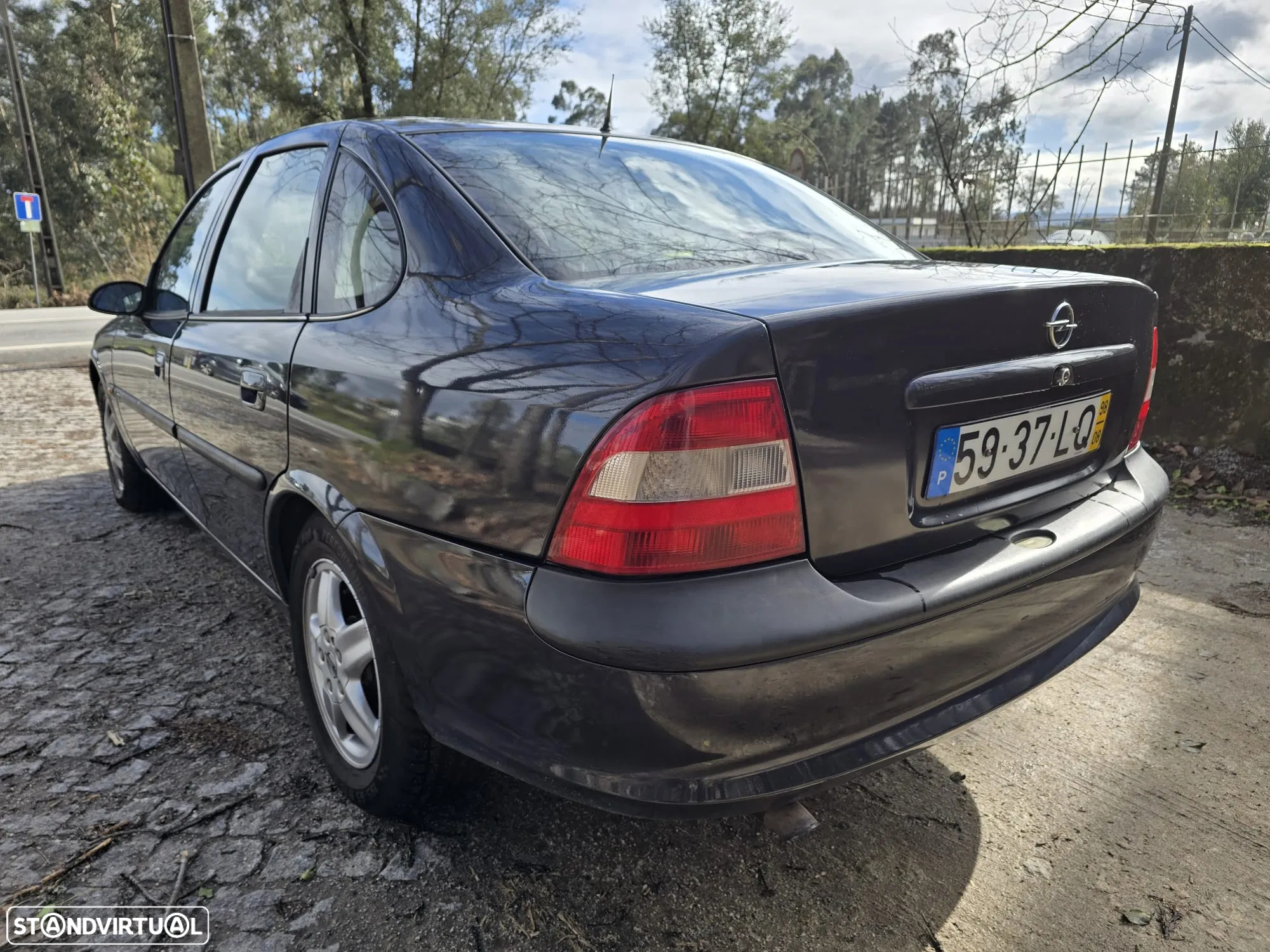 Opel Vectra 2.0i Sport - 4