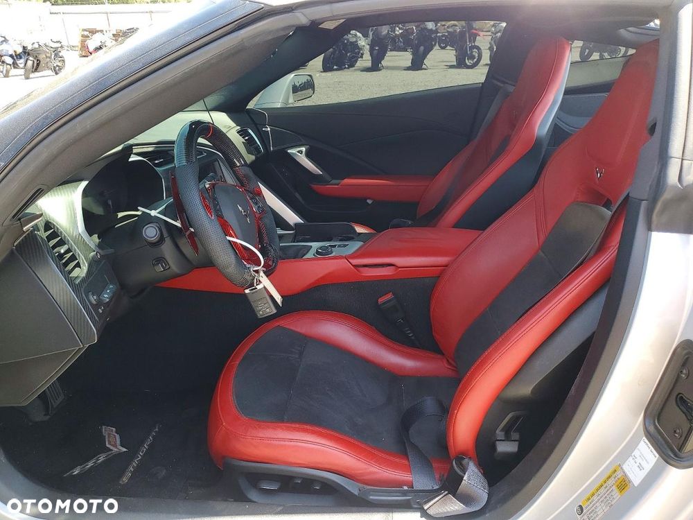 Chevrolet Corvette - 8