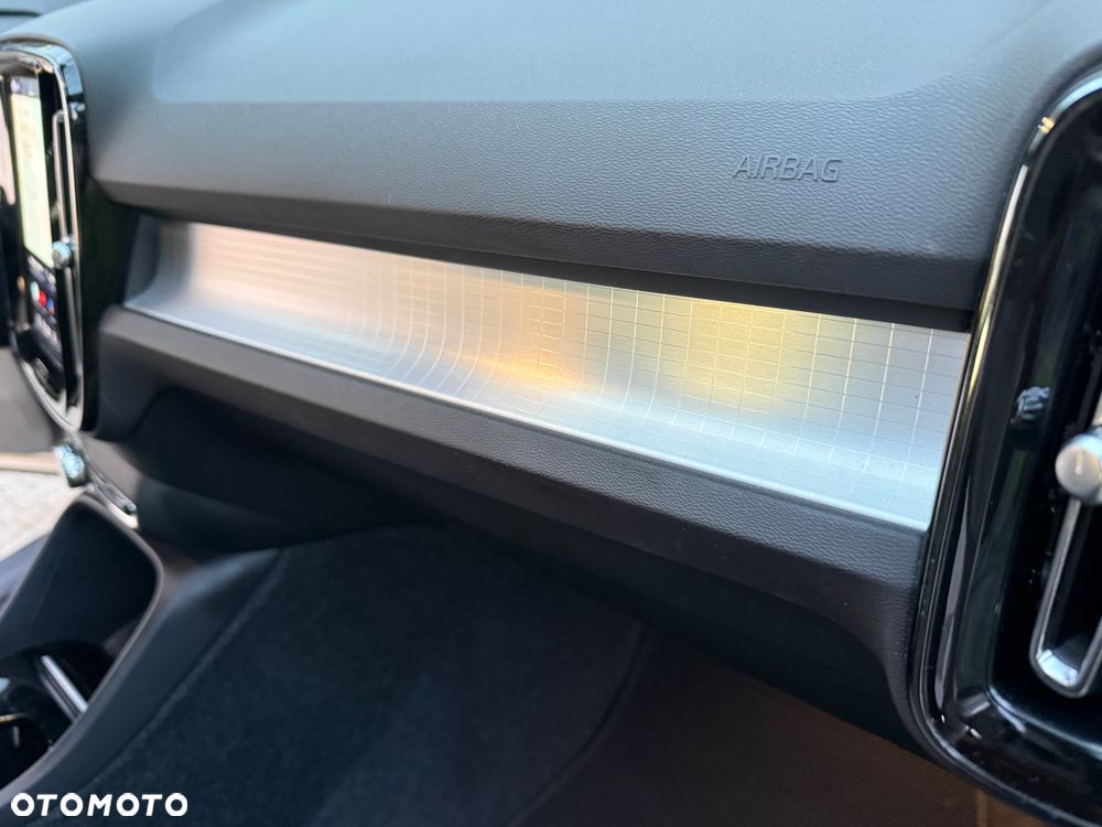 Volvo XC 40 B4 B DKG Plus Dark - 23