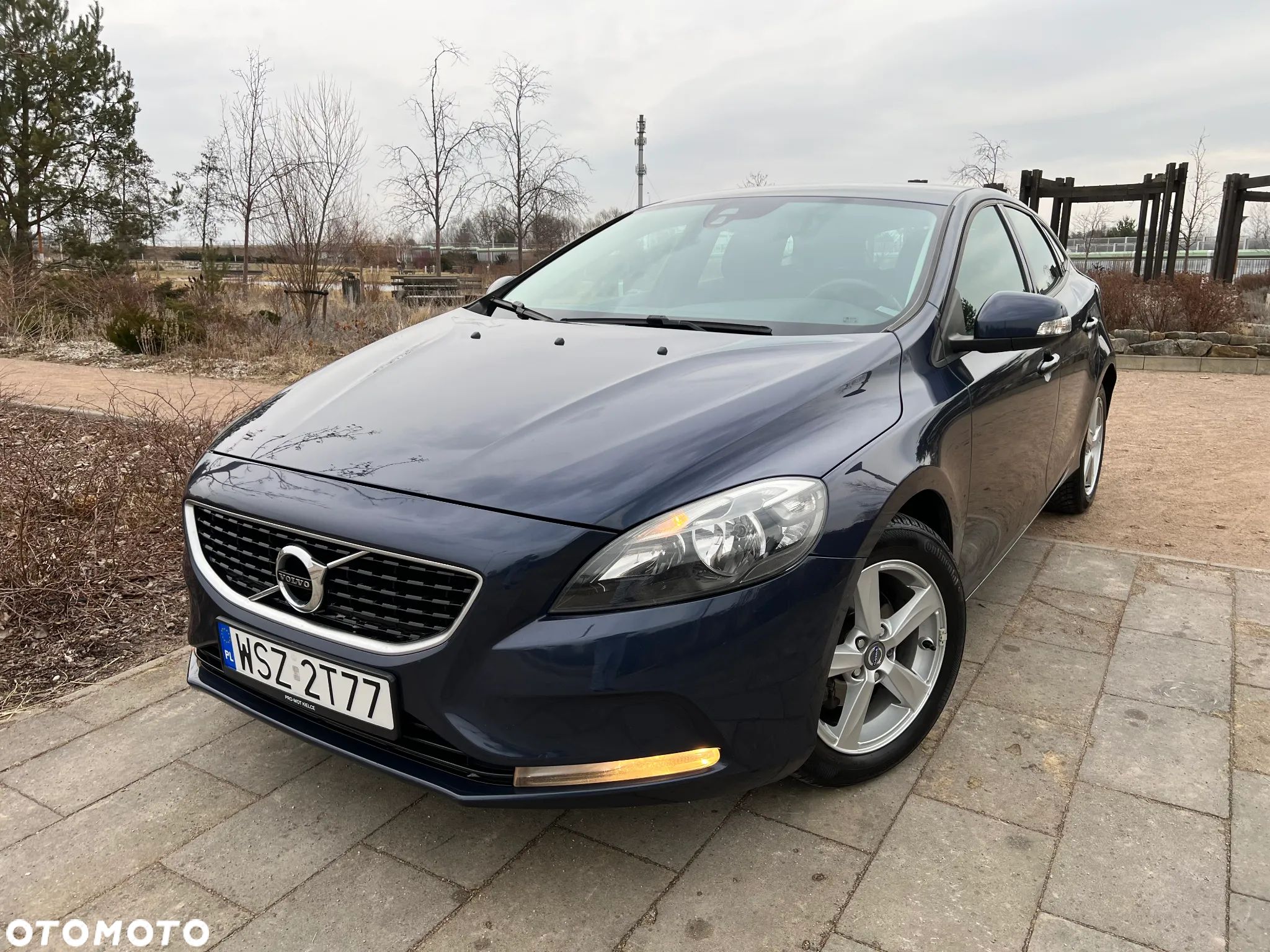 Volvo V40 D2 Momentum - 1