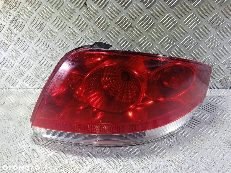LAMPA PRAWA TYLNA FIAT LINEA - 1