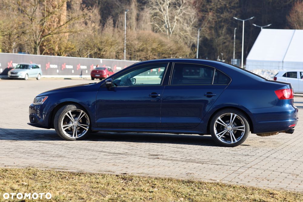 Volkswagen Jetta - 6