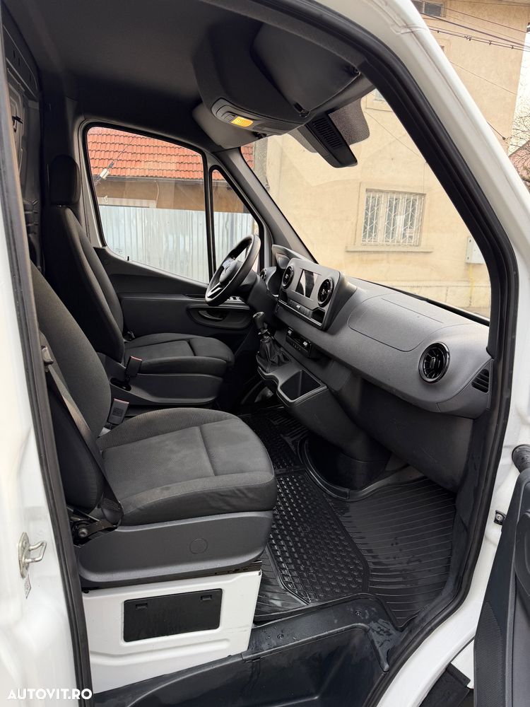 Mercedes-Benz Sprinter - 10