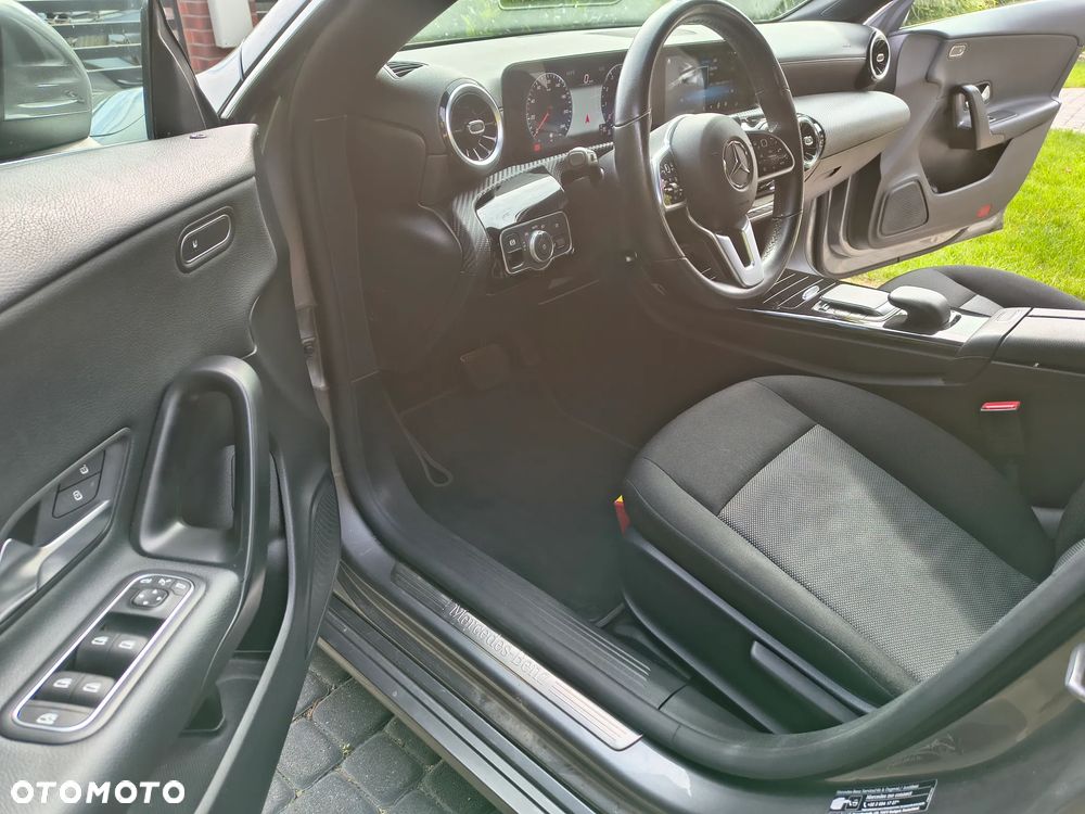 Mercedes-Benz CLA 180 7G-DCT - 30