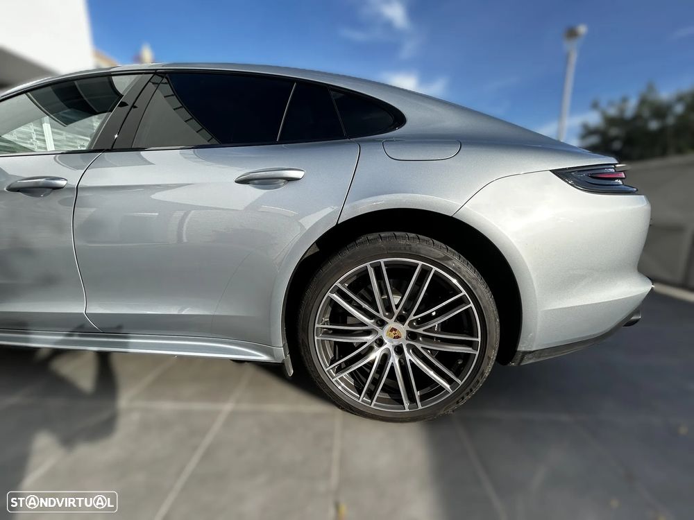 Porsche Panamera 4 E-Hybrid 10 Years Edition - 3