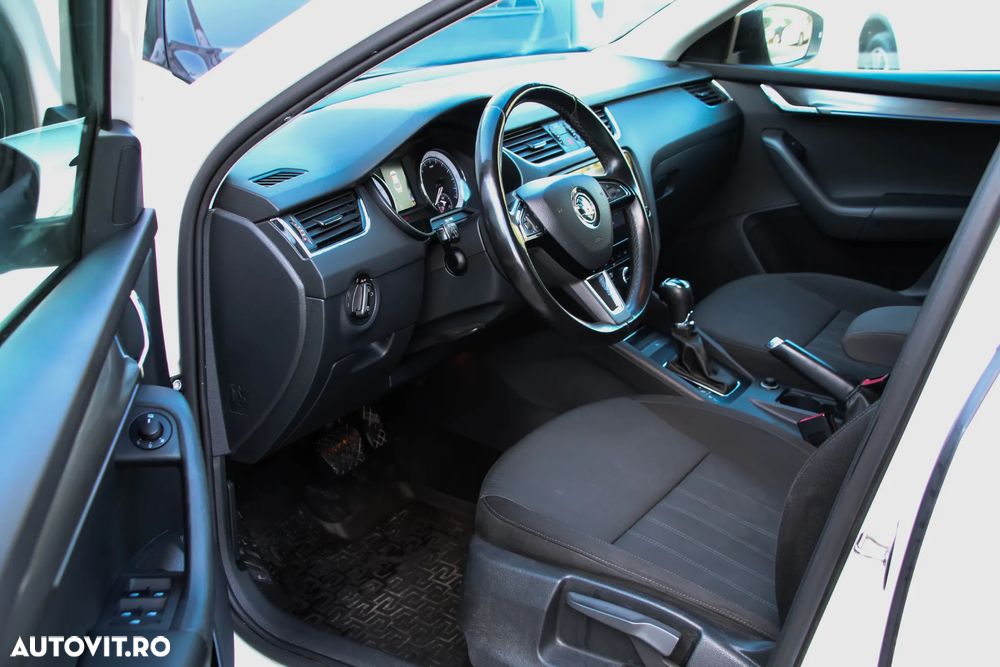 Skoda Octavia 2.0 TDI ELEGANCE DSG - 6