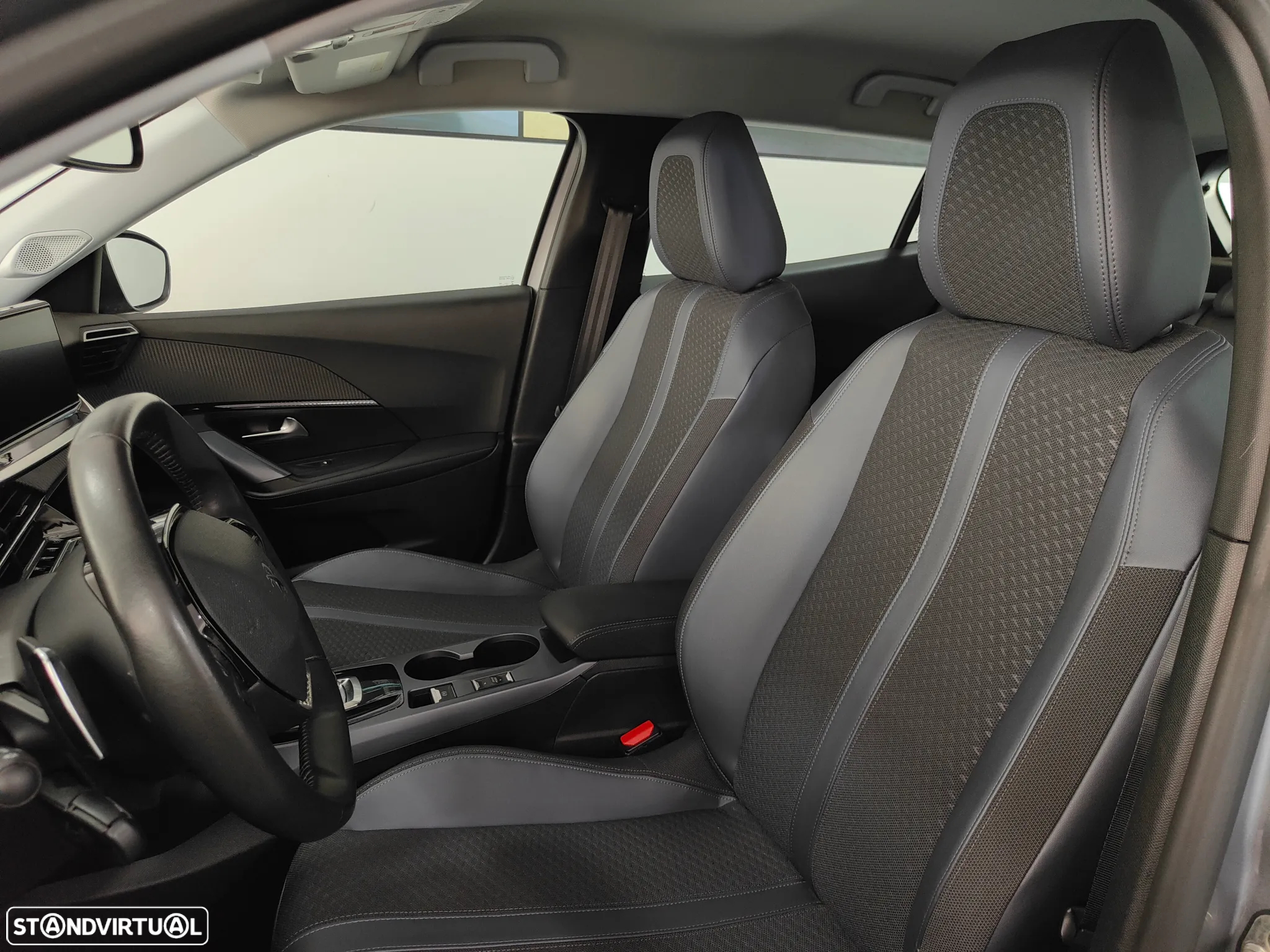 Peugeot 2008 1.2 PureTech Allure EAT8 - 33