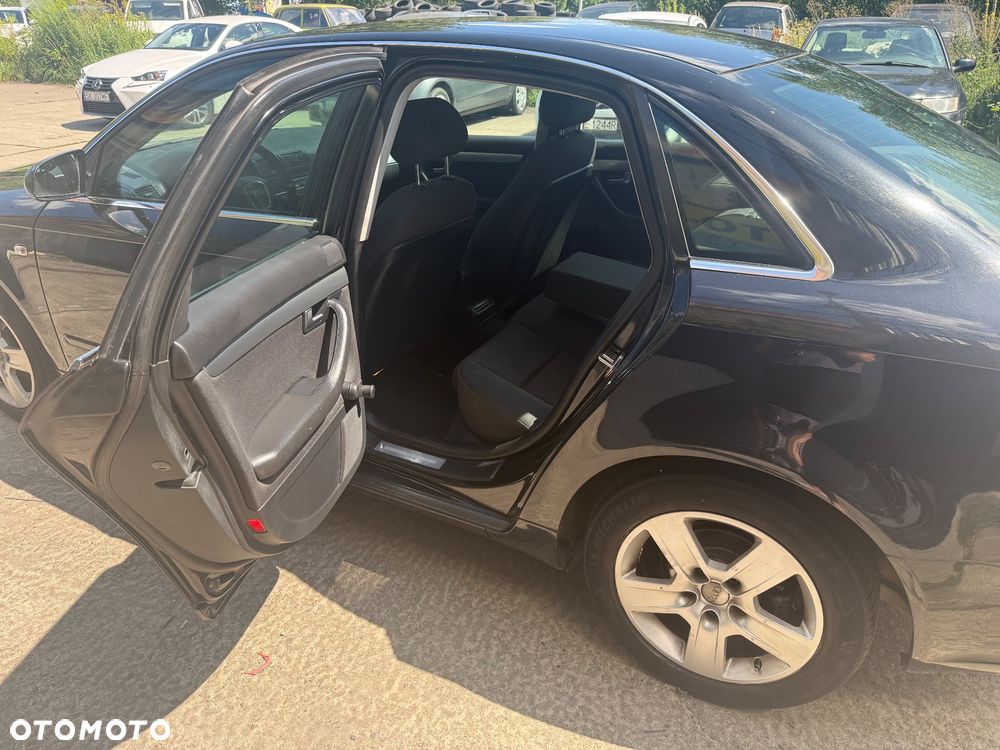 Audi A4 Limousine - 12