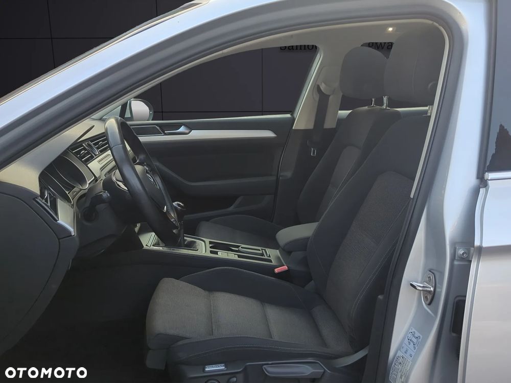 Volkswagen Passat - 15