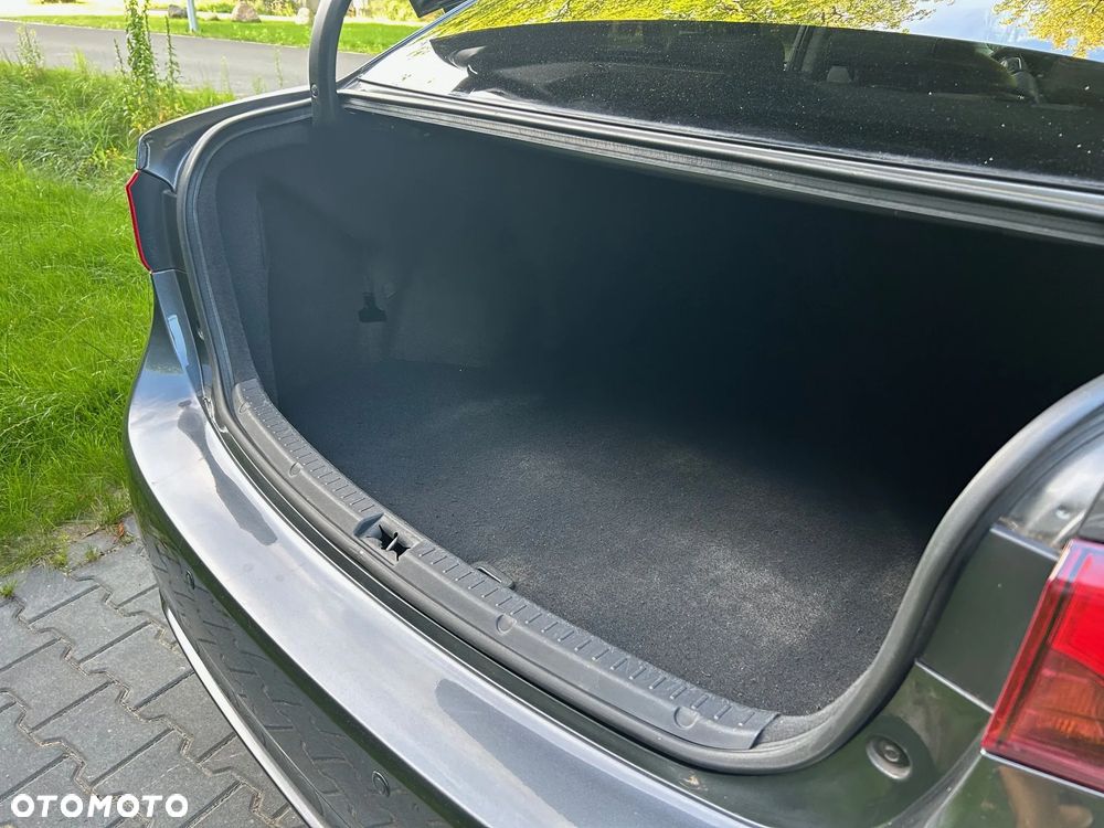 Toyota Avensis 1.8 Premium - 9