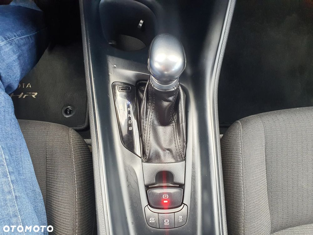 Toyota C-HR Business-Edition - 23