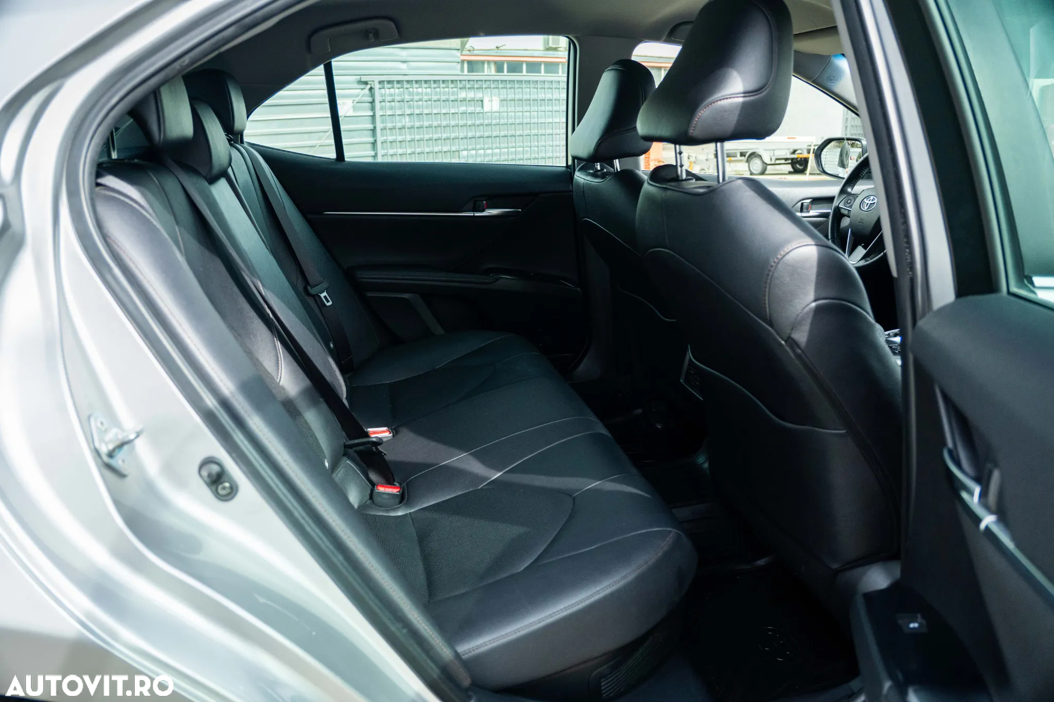 Toyota Camry 2.5 Hybrid Business - 18