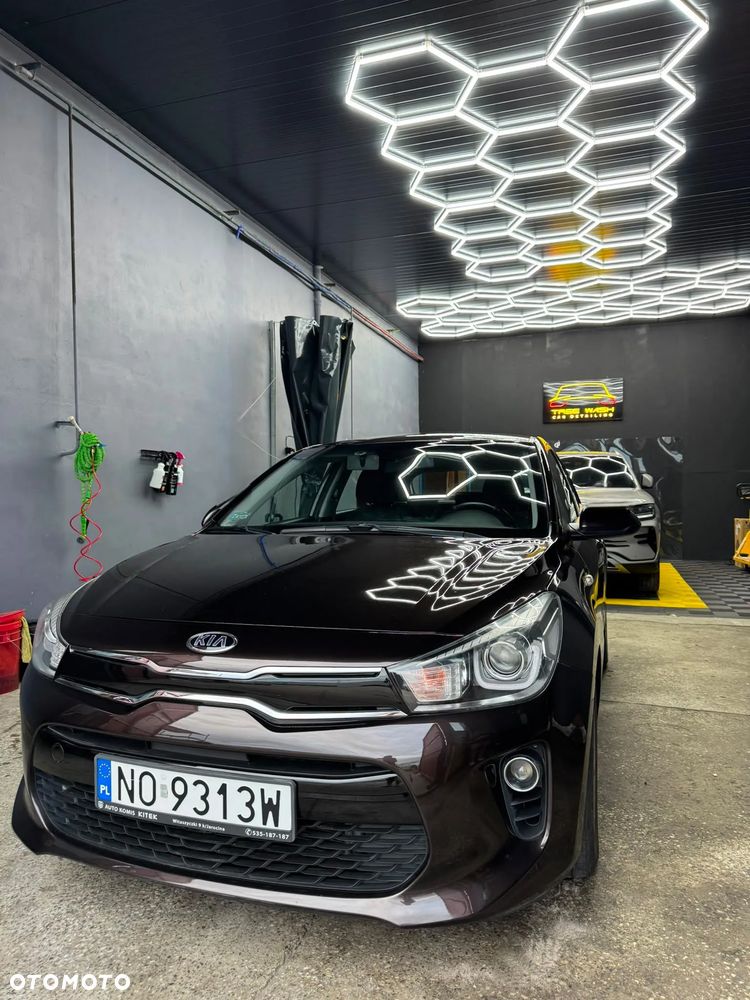Kia Rio 1.2 L - 8