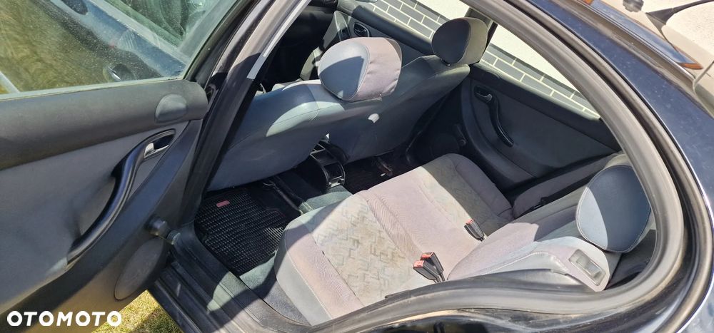 Seat Toledo 1.9 TDI Signo Emocion - 8