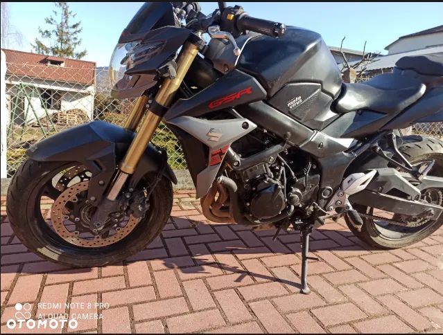 Suzuki GSR - 6